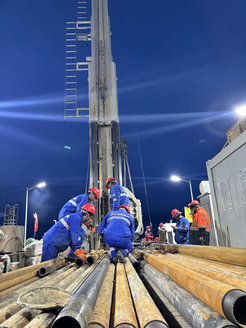 The drilling rig on the floating platform at Nam Co, Tibet. Crews have drilled to a record depth of 510 meters to extract core samples essential for understanding the climate. For that, researchers worked in 12-hour day-night shifts over 42 days to collect subsamples on the barge daily