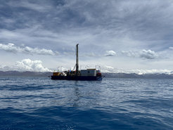 The floating platform, capable of accommodating up to 20 people, offered a great view and all necessities for long shifts. Despite the strengthening monsoon and rising waves at night, the barge remained stable on four anchors.